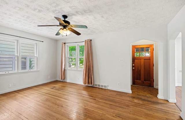 Cottage cutie for Rent Gallery 3