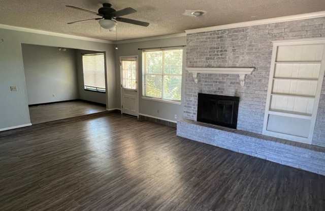 $500 OFF FIRST MONTHS RENT | Edmond Home Near OCU! photos photos