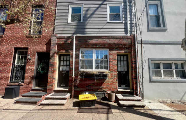 Gorgeous 1-Bedroom Bi-Level Apartment in Passyunk Square! Available NOW! photos photos