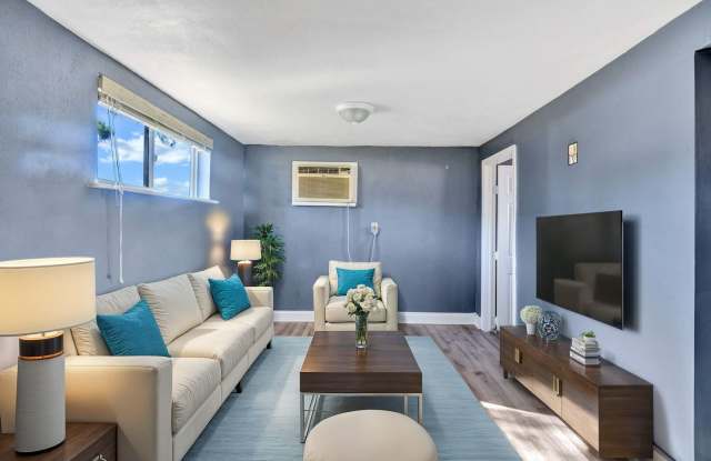 912 S Armstrong st./ 731 W. Hull ave. photos photos