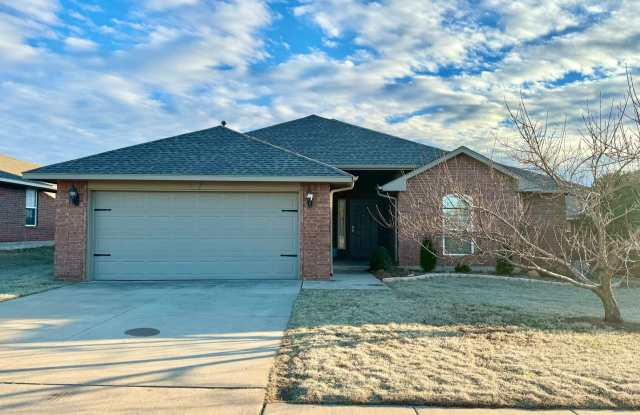 Super Cute 3 Bed, 2 Bath Home in Moore - 612 Southwest 41st Street, Moore, OK 73160