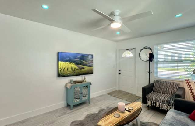 705 West Mango Street - A photos photos