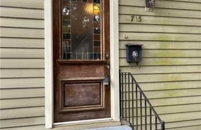 715 BURDETTE Street Gallery 1