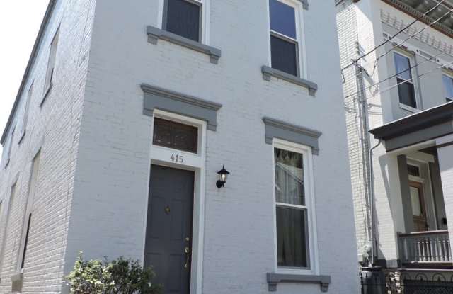 SPRING LEASING SPECIAL 1/2 OFF 1ST MONTHS RENT! PRE LEASE FOR AUGUST 2025 Beautiful 4 bed/1.5 bath Rental Mins. from UC Only $600/person ($2400 total)! photos photos