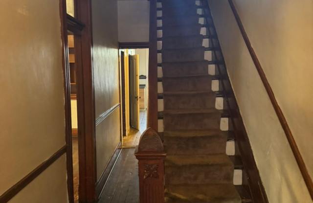 4 bedroom, 1 bath, half double - 106 East North Avenue, Hagerstown, MD 21740