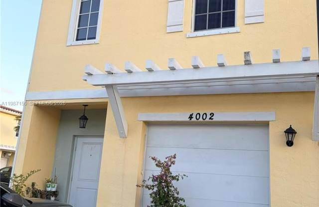 4002 NW 11th Dr photos photos