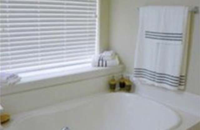 5005 Meyers Lane Gallery 2