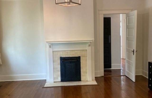 Lovely spacious 3 bedroom, 2 bath single family home! Gallery 4