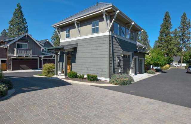 Charming 1 Bedroom Townhome with 1 car garage in NWX! Gallery 1