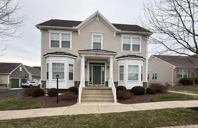 Three Bedroom Collegiate Station Home photos photos