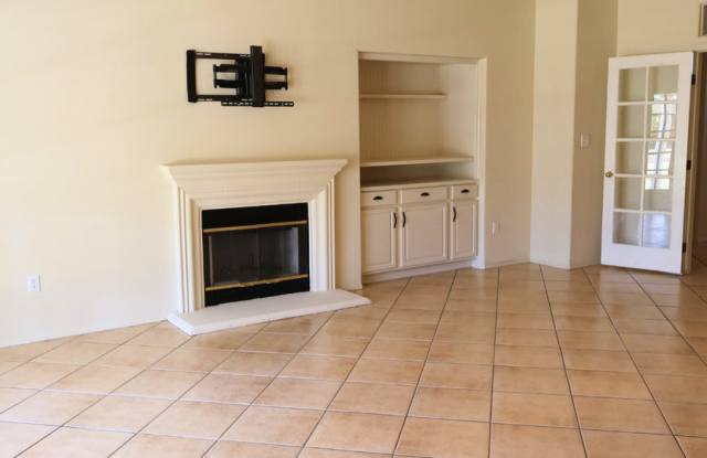 4 Bedroom 2 Bath House for Rent in Northwest Bakersfield! photos photos