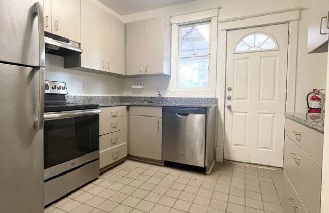 6 Bed/3.5 Bath Private Home Available August '27 Gallery 4