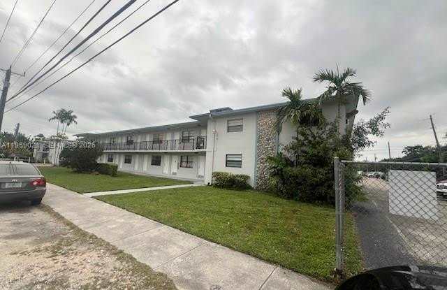 6780 SW 44th St photos photos