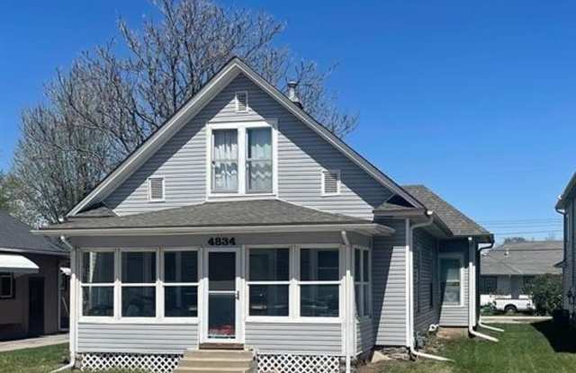 Spacious 4-Bed Home Near Schools with Backyard Parking photos photos