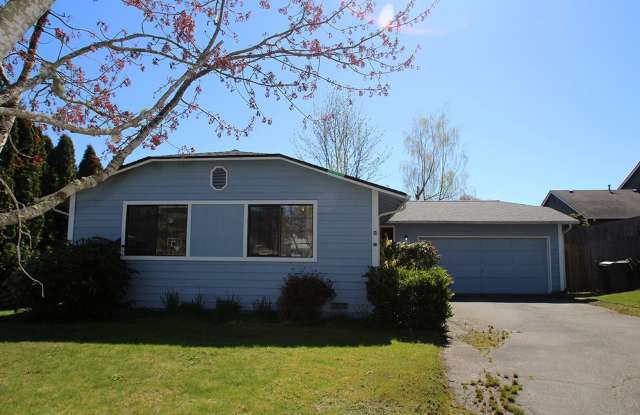CHARMING 3 BED, 2 BATH KIRKLAND/Juanita Beach HOME FOR RENT W GARAGE  YARD! - 9309 Northeast 123rd Court, Kirkland, WA 98034