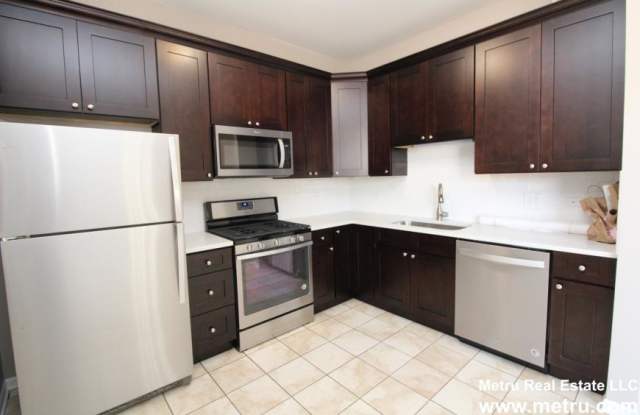 5439 North Broadway photos photos