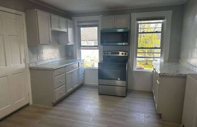 4 Howard Ave unit: 2 photos photos