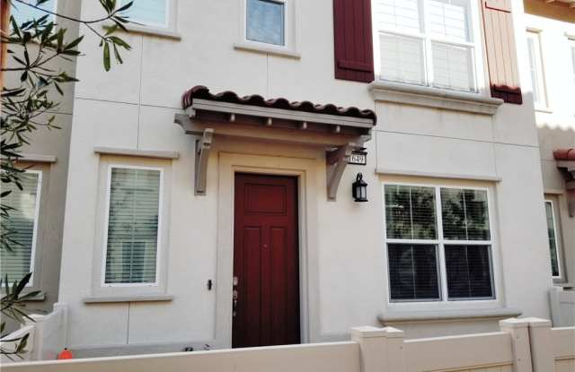 1649 E Lincoln Avenue Gallery 3