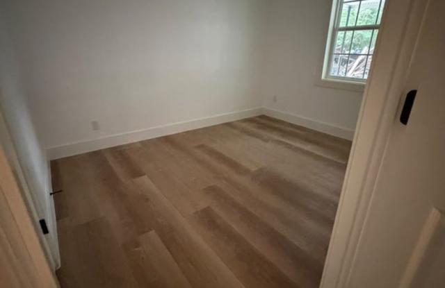 BEAUTIFUL HOME IN WEST ORANGE. MOVE IN READY!. Gallery 4