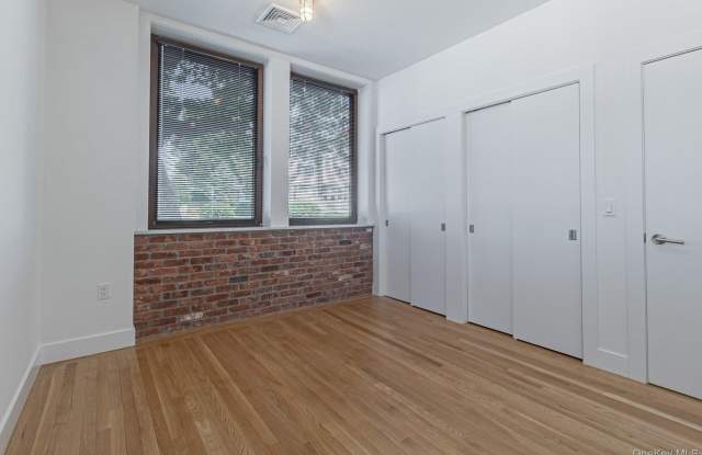 16 Willow Avenue Gallery 3
