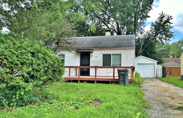 2230 N Goodlet Avenue photos photos