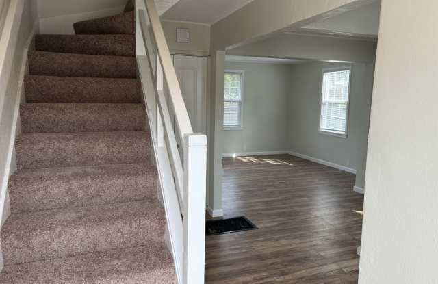 Lovely Two Story 3 Bedroom Unit Gallery 4