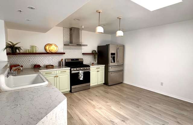 17735 Kinzie Street Gallery 2