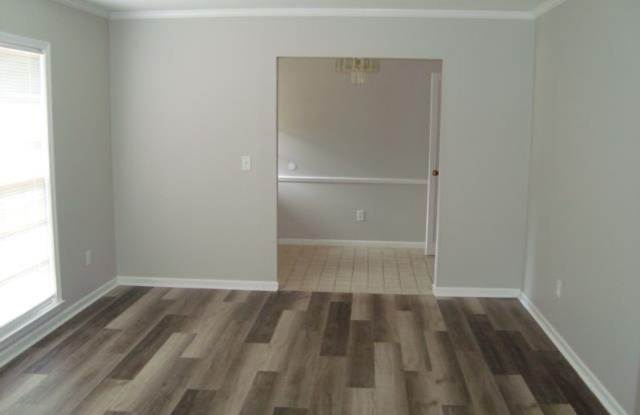 Available 4 Bedroom Home with a Pool! Gallery 3