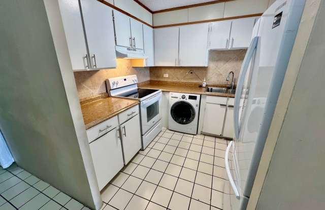 Bright 2BR/2BA Condo with Lanai in Prime Honolulu Location photos photos