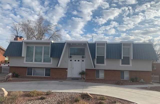 Three Bedroom Apartment - Close to Utah Tech University - 620 East 600 South, St. George, UT 84770