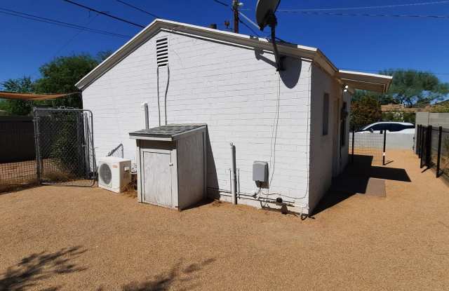 1401 E. Hubbell St. - Guest House Gallery 3