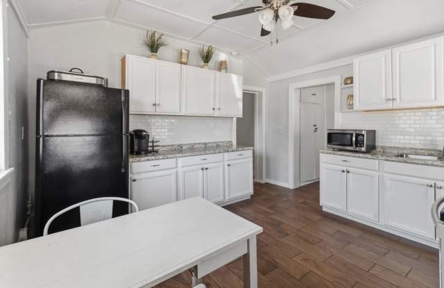 Charming 3-Bed Home- 1 Block to Downtown Gallery 4