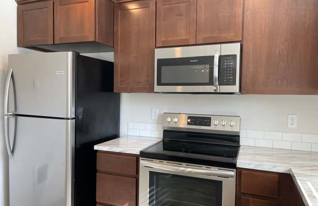 C221-Daybreak Gardens Apartments Gallery 3