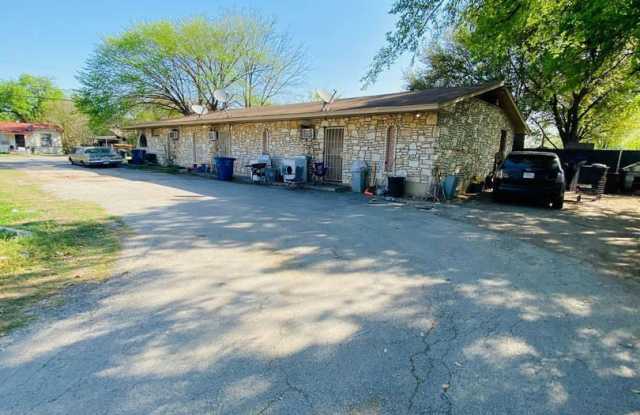 620 linden unit: 2 photos photos