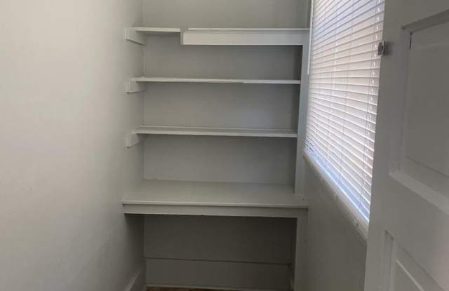 Cute 2 bedroom 1 bath Gallery 3