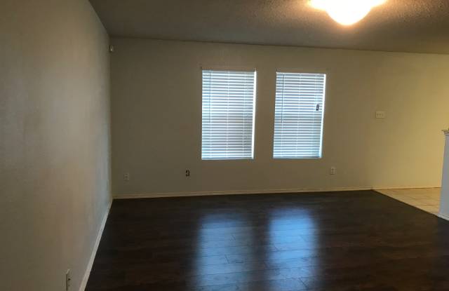 2701 Margaret Ln Gallery 4