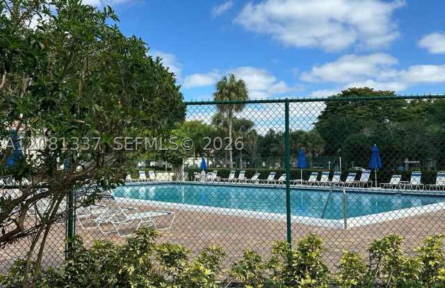 300 Gardens Dr Gallery 4