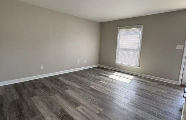 Convenient 2-Bedroom Kernersville Townhouse with Water Included photos photos