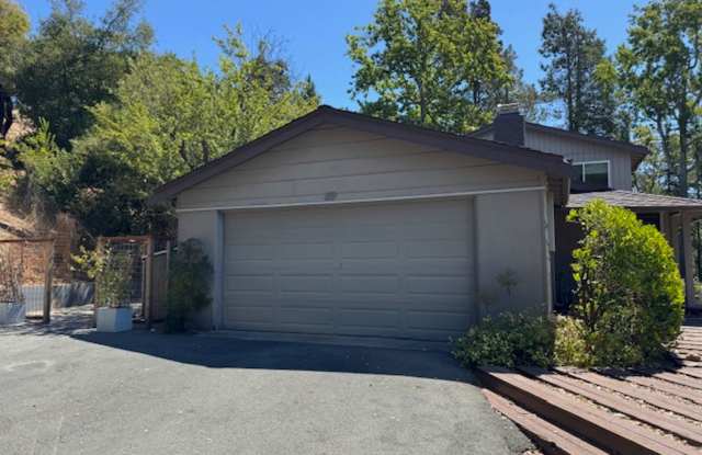 Wonderful 2 story home in Orinda - 3 Bel Air Court, Orinda, CA 94563