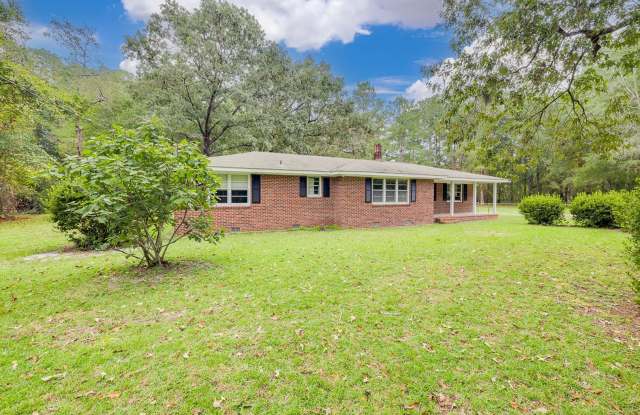 Spacious 5-Bedroom Home on 1.6 Acres with Fenced Yard in Rincon! Gallery 4
