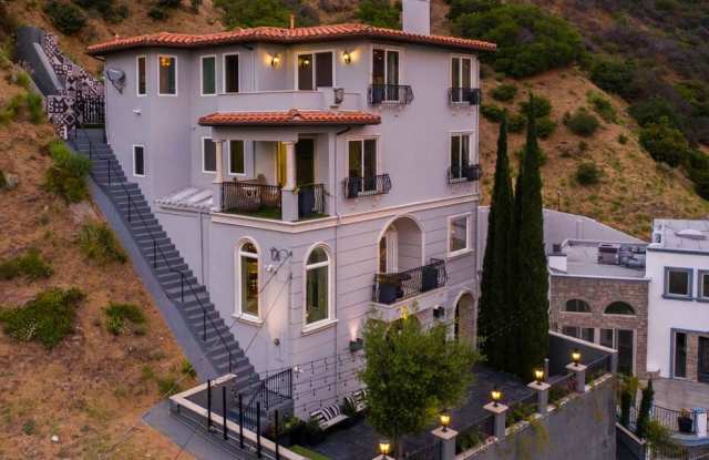 2063 WATTLES Dr Gallery 2