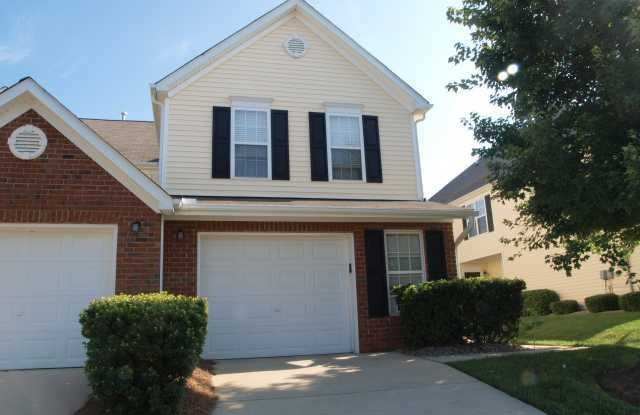 3 Bedroom Townhouse In Wakefield with 1 Car Garage photos photos