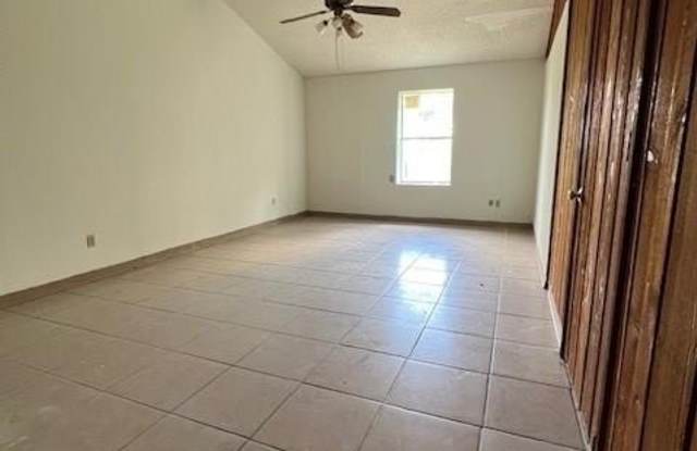 8002 EXPWY 281 Gallery 4