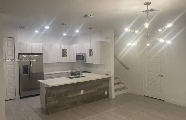 10445 NW 81st Terrace 10445, Doral, FL 33178 - 6076 Gallery 1