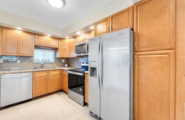 9811 N Hollybrook Lake Dr Gallery 4