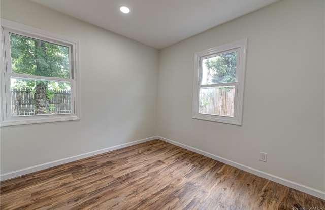 2528 Marshall Avenue Gallery 3