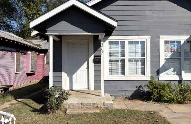 307 North Philadelphia Avenue - 1 photos photos