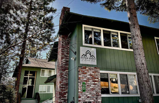 Rare Complex located conveniently behind Round Hill Square in walking distance to the Lake. photos photos