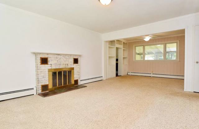 North Colonie School District 4 Bedrooms 1 Bath Gallery 2