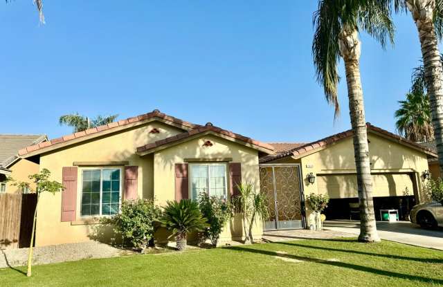 Make yourself at home in this delightful Bakersfield single-family residence - Ready for tours! - 7816 Splendor Way, Bakersfield, CA 93313